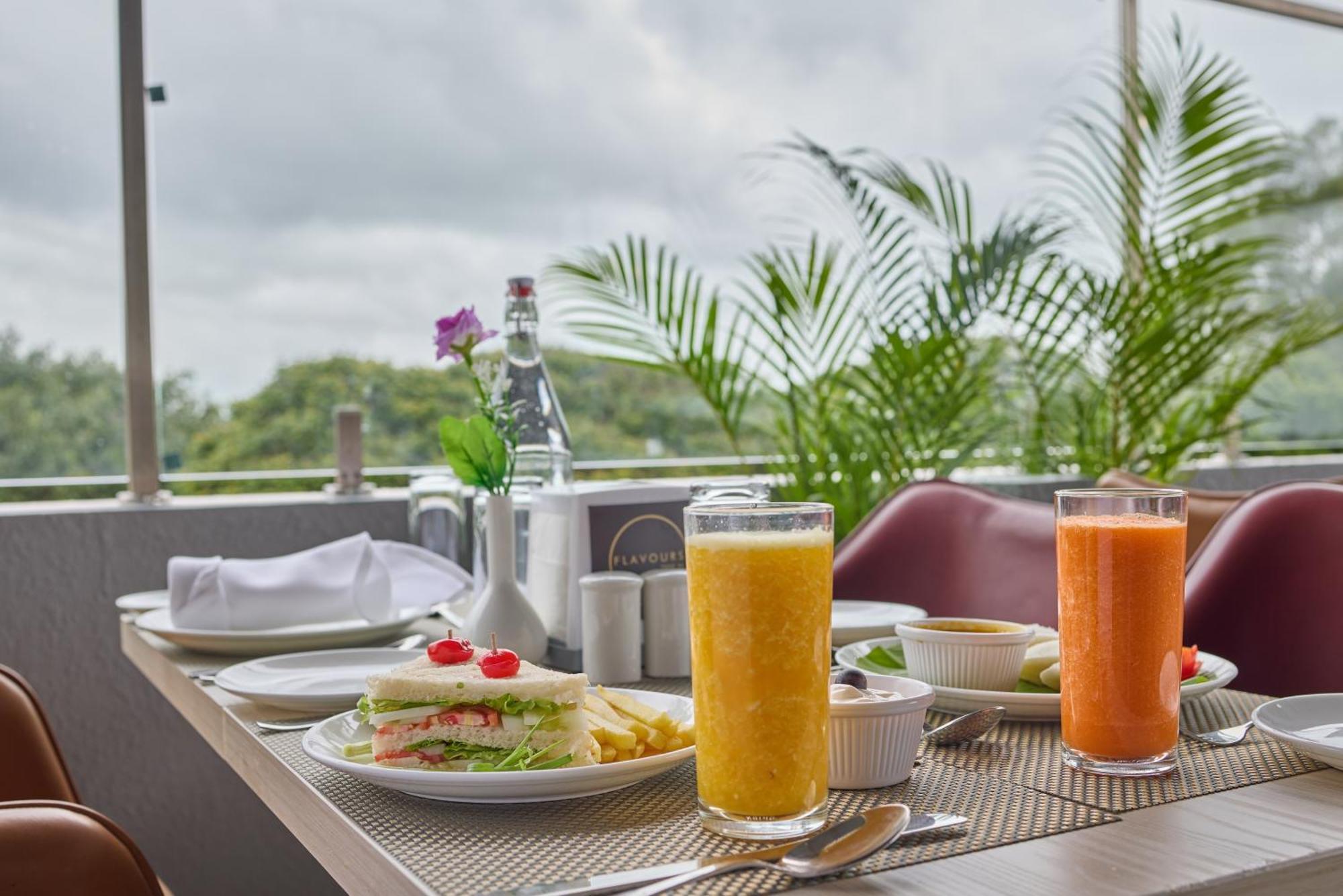 Grand Continent Mysore A Sarovar Portico Affiliate Hotel Екстериор снимка