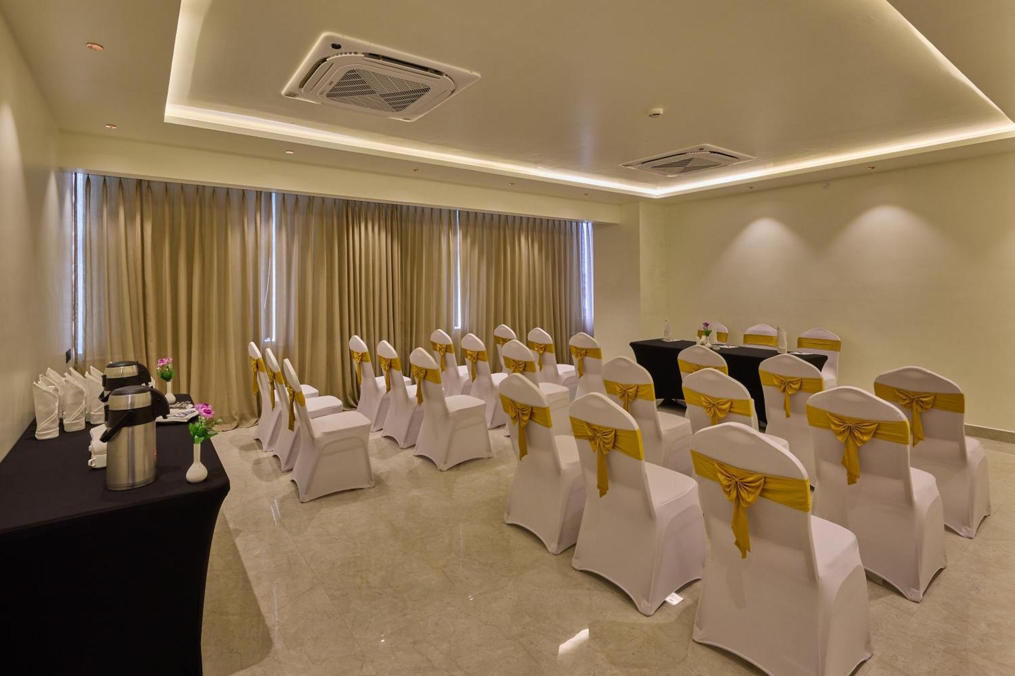Grand Continent Mysore A Sarovar Portico Affiliate Hotel Екстериор снимка