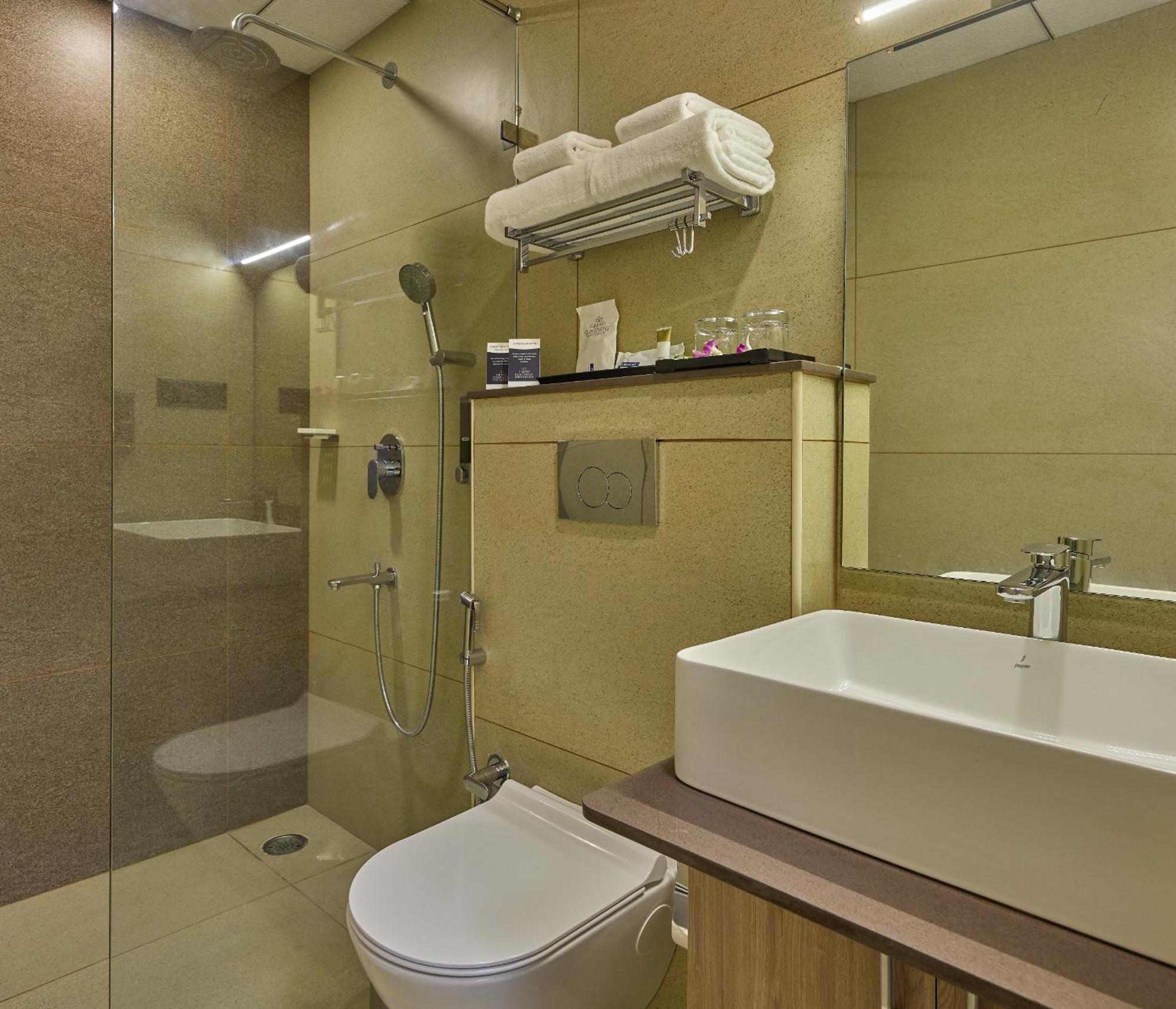 Grand Continent Mysore A Sarovar Portico Affiliate Hotel Екстериор снимка